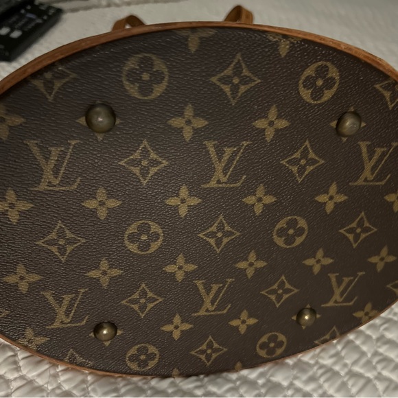 Authentic Louis Vuitton Bucket GM - Picture 15 of 15